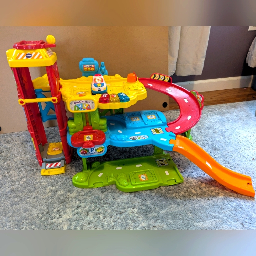 Go Go Smart Wheels VTech Garage Playset With Police Car.